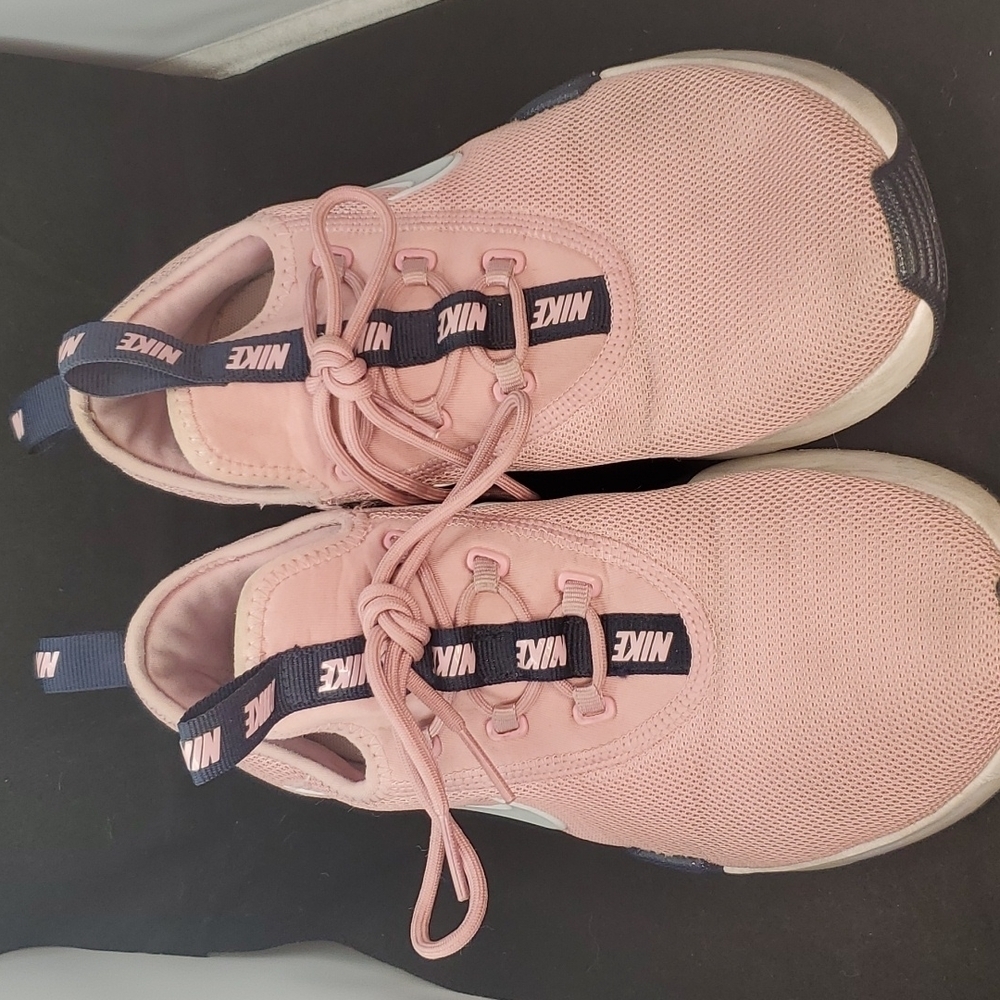 Nike Tennis Shoes SZ 6Y